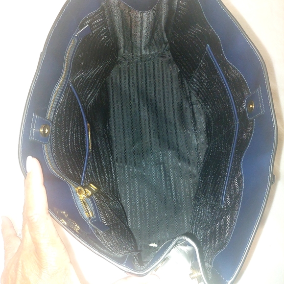 Prada Spazzolato Gardner Tote - Picture 6 of 16